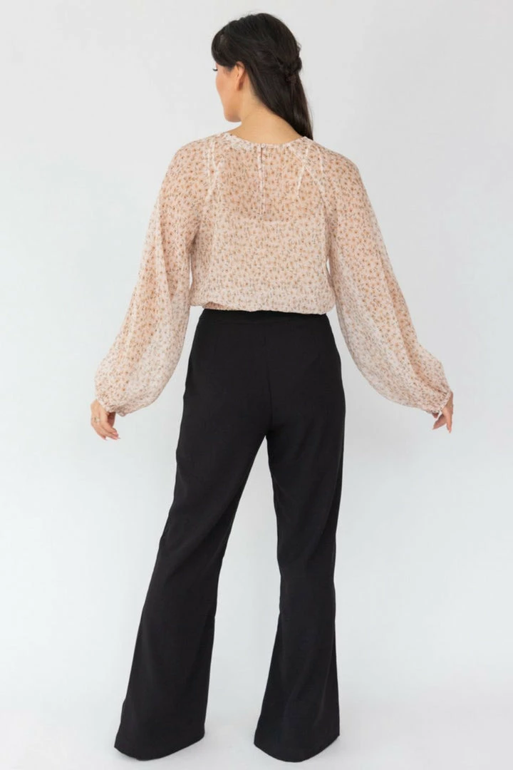 Ivy + Jack Carly Natural Floral Crinkle LS Raglan Elastic Hem Crop Top