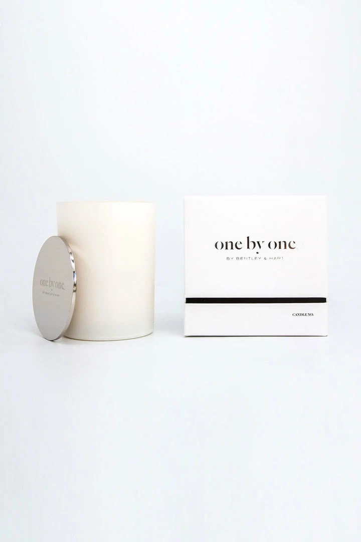 One By One Oriental Orchid 260g White Candle