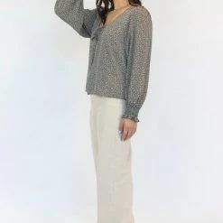 Among The Brave In Love Tobacco Ditsy Floral LS Shirred Cuff Tie V Neck Top Fashion