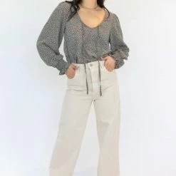 Among The Brave In Love Tobacco Ditsy Floral LS Shirred Cuff Tie V Neck Top Fashion