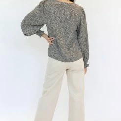 Among The Brave In Love Tobacco Ditsy Floral LS Shirred Cuff Tie V Neck Top Fashion