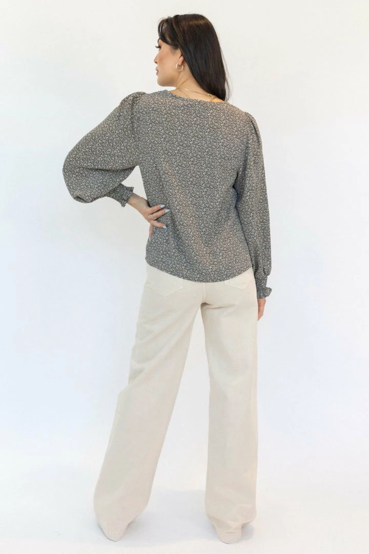 Among The Brave In Love Tobacco Ditsy Floral LS Shirred Cuff Tie V Neck Top Fashion