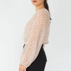 Ivy + Jack Carly Natural Floral Crinkle LS Raglan Elastic Hem Crop Top
