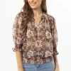 Seeking Lola Fae Brown Floral V Neck SS Shirred Hem Top Fashion