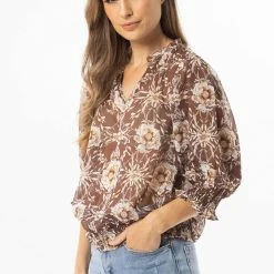 Seeking Lola Fae Brown Floral V Neck SS Shirred Hem Top Fashion