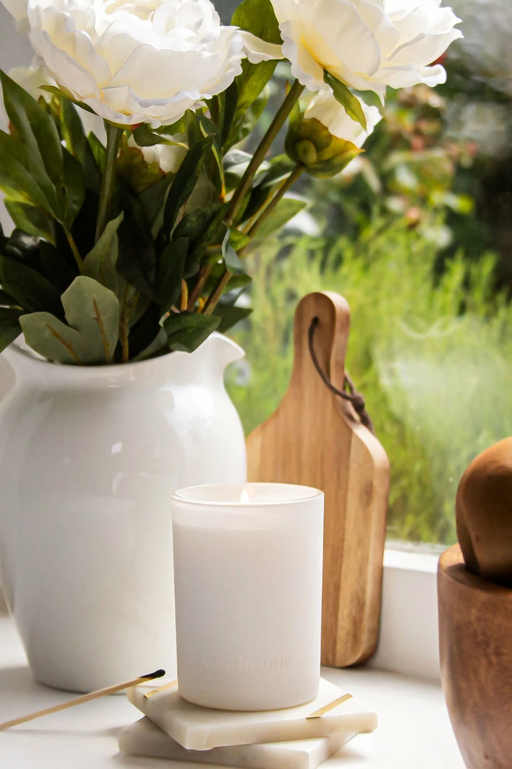 One By One Oriental Orchid 260g White Candle